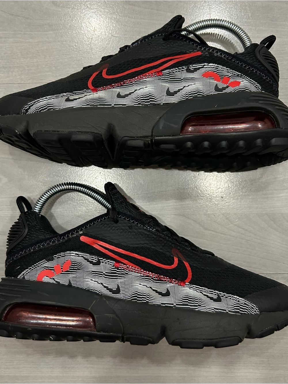Nike Air Max 2090 GS Topography Black Red Shoes Sneakers 5.5Y Wmn’s 7 DJ4623-001
